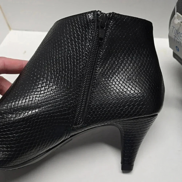 {Time and Tru} Womens Black Memory Foam Pointy Toe Ankle Booties - Size 9 - Picture 5 of 11